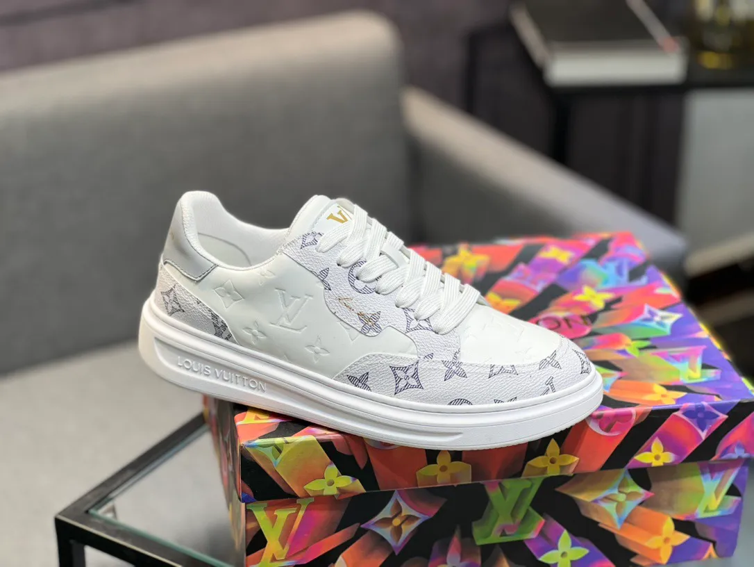 Men's Men's Shoes 💰540 LV Louis Vuitton. The latest fashionable casual shoes are popular in physical stores. The new spring and summer comfortable imported custom patent leather plus cowhide, cowhide mesh, and unique jacquard fabric element design. With sheepskin lining, Lv original base, [sun][sun] high-end packaging and high quality💪Details determine quality, welcome to compare🇮🇹Code number 38-44, 45 can be customized